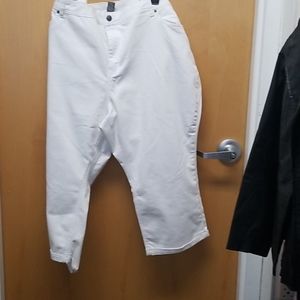 Avenue white denim capris